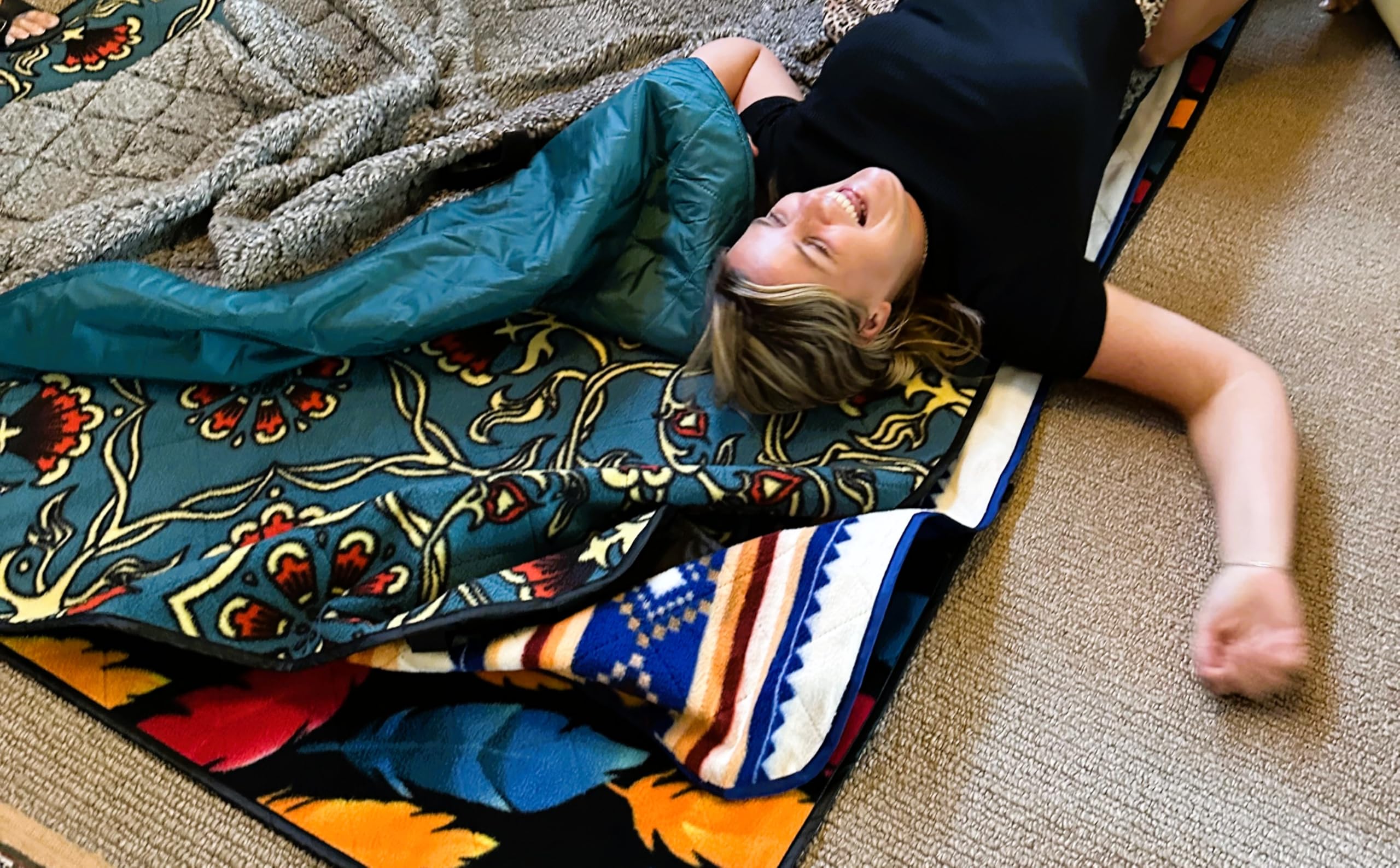DOWN UNDER OUTDOORS Waterproof 350 GSM Fleece or Sherpa Stadium Blanket