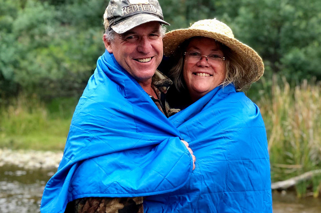 DOWN UNDER OUTDOORS Waterproof 350 GSM Fleece or Sherpa Stadium Blanket