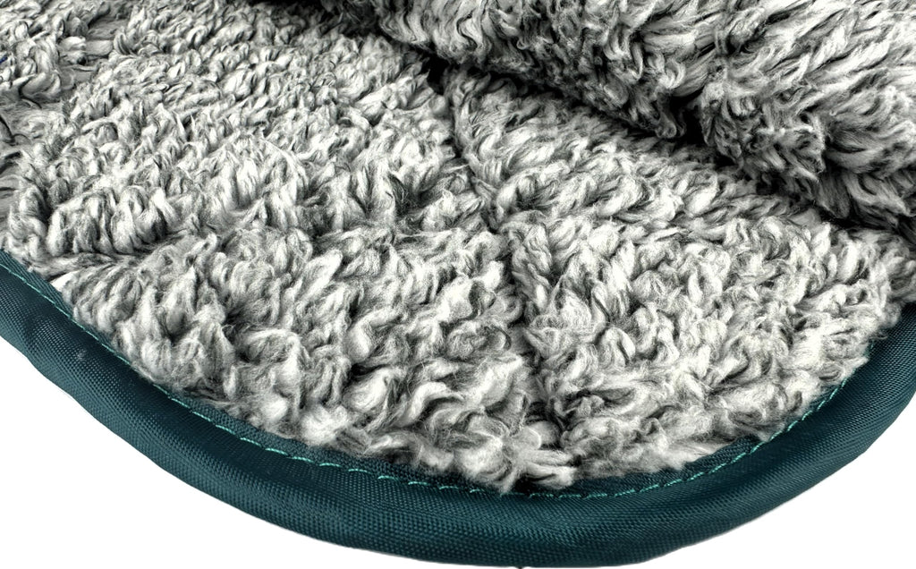DOWN UNDER OUTDOORS Waterproof 350 GSM Fleece or Sherpa Stadium Blanket