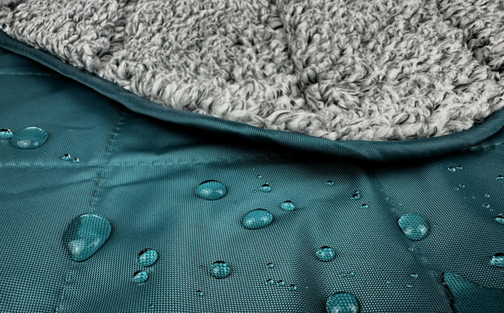 DOWN UNDER OUTDOORS Waterproof 350 GSM Fleece or Sherpa Stadium Blanket