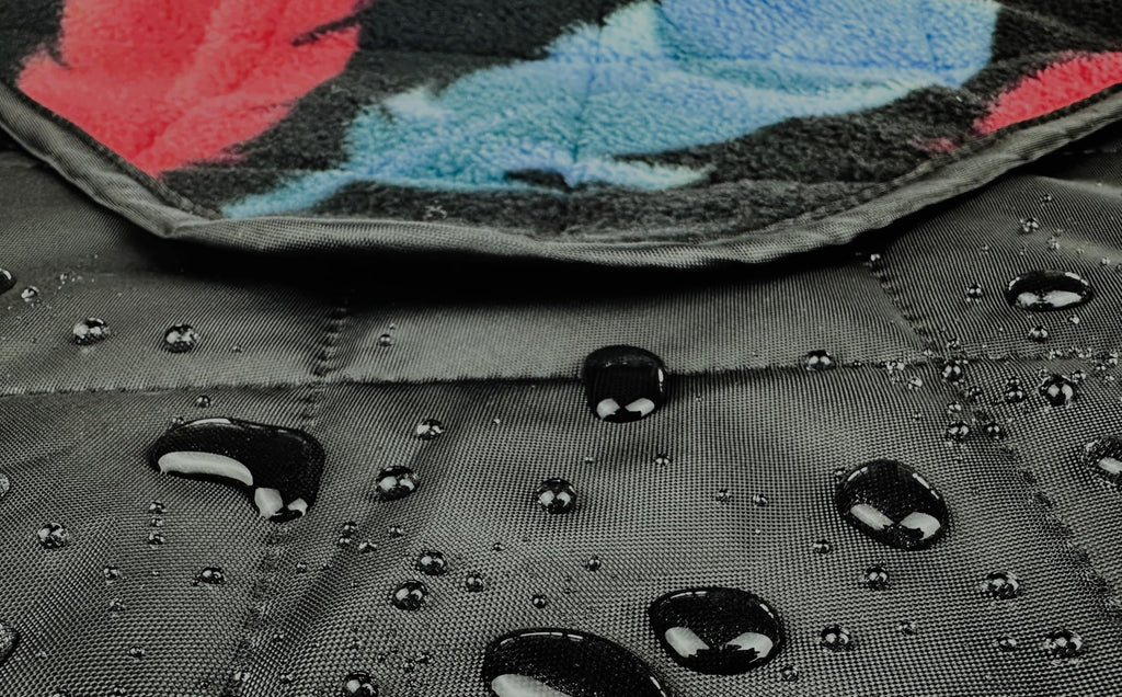 DOWN UNDER OUTDOORS Waterproof 350 GSM Fleece or Sherpa Stadium Blanket