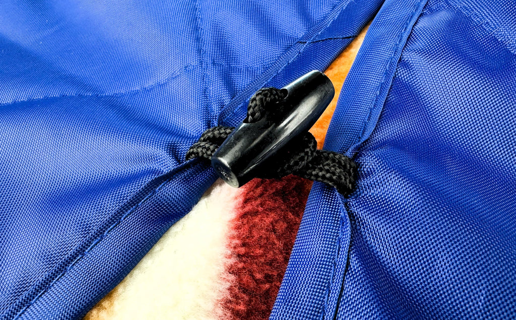 DOWN UNDER OUTDOORS Waterproof 350 GSM Fleece or Sherpa Stadium Blanket