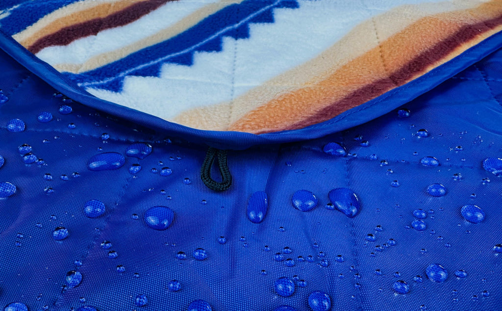 DOWN UNDER OUTDOORS Waterproof 350 GSM Fleece or Sherpa Stadium Blanket